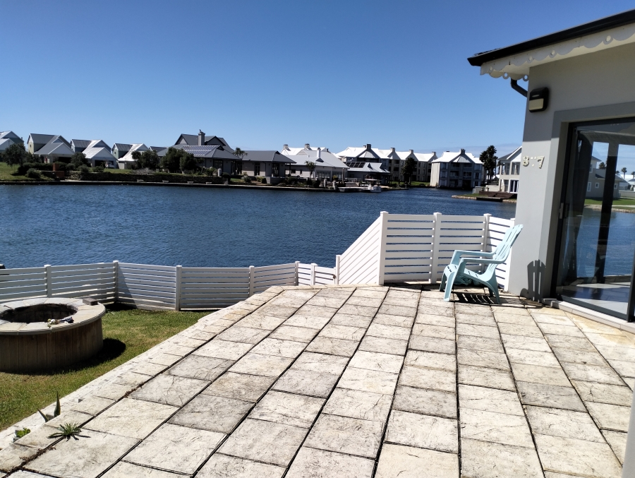 To Let 3 Bedroom Property for Rent in Marina Martinique Eastern Cape